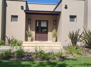 Casa · 145m² · 5 Ambientes · 2 Cocheras · Casa en Venta Al Agua de 5 Ambientes en Canton Norte