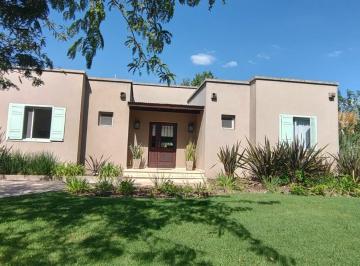 Casa · 145m² · 5 Ambientes · 2 Cocheras · Casa en Venta Al Agua de 5 Ambientes en Canton Norte