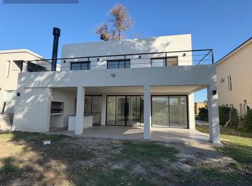 Casa · 150m² · 5 Ambientes · 4 Cocheras · Casa - Santa Elena