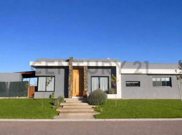 Casa · 200m² · 7 Ambientes · 2 Cocheras · Venta de Casa en Maipú