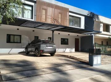 Casa · 190m² · 4 Ambientes · 2 Cocheras · Duplex en Venta en Nuevo Malagueño, 3 Dorm., a Estrenar