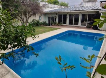 Casa de 8 ambientes, Córdoba · Vendo Casa 3 Dorm Coch, Patio Pileta Quincho B° Parque Velez Sarsfield