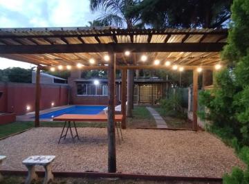 Casa · 99m² · 4 Ambientes · Venta Casa de 1 Dormitorio, Pileta y Cochera, Pueblo Esther