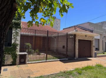 Casa de 4 ambientes, Quilmes · Chalet de 3 Amb + Cochera. Quilmes Oeste. Excelente Calidad Constructiva