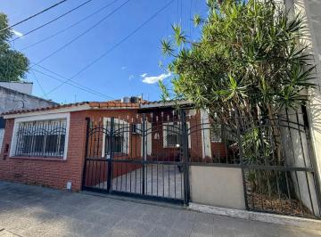 Casa · 125m² · 5 Ambientes · 1 Cochera · Venta Casa 3 Dorm. con Patio y Cochera