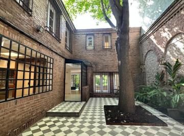 Casa · 330m² · 6 Ambientes · 2 Cocheras · Casa en Belgrano