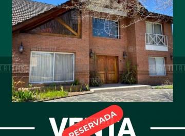 Casa · 300m² · 4 Ambientes · 1 Cochera · Casa 5 Ambientes en La Martona, Cañuelas