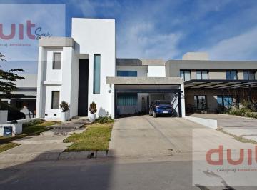 Casa · 276m² · 6 Ambientes · 2 Cocheras · Casa Espectacular en Docta!
