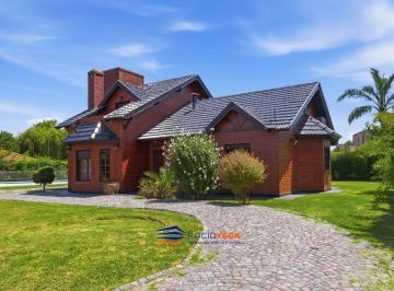 Casa · 223m² · 6 Ambientes · 6 Cocheras · Casa a La Venta en Country Banco Provincia