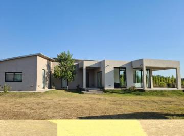 Casa · 95m² · 2 Ambientes · 1 Cochera · Venta Hermosa Casa en Chacras del Ocho - Pilar