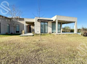 Casa · 95m² · 2 Ambientes · 1 Cochera · Venta Hermosa Casa en Chacras del Ocho - Pilar