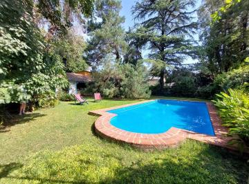 Quinta vacacional · 165m² · 4 Ambientes · 5 Cocheras · Parque Leloir - Quinta 1600 m² - 3/4 Dorm.