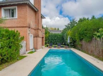 Casa · 300m² · 7 Ambientes · Casa Chalet en Venta en Valle Claro, Benavidez, Tigre
