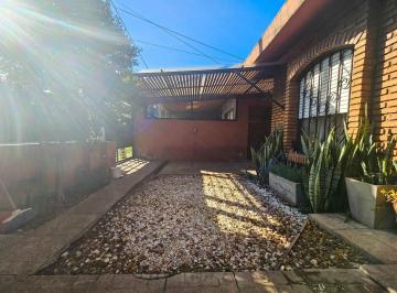 Casa · 140m² · 4 Ambientes · 2 Cocheras · Venta Casa de 3 Dorm. con Cochera y Pileta, Fisherton