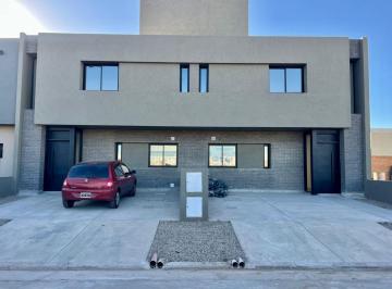 PH · 119m² · 4 Ambientes · 2 Cocheras · Duplex a La Venta 3 Dorm. Colinas de Manantiales a Estrenar