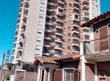 Departamento · 72m² · 4 Ambientes · 2 Cocheras · Departamento Amplio y Muy Buena Ubicacion