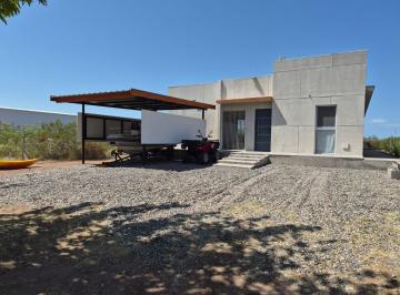 Casa · 700m² · 2 Dormitorios · 1 Cochera · Casa en Chocón Medio