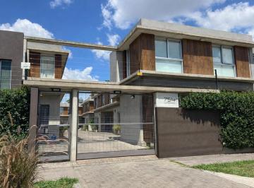 Casa · 90m² · 4 Ambientes · 1 Cochera · Casa 4 Ambientes Ituzaingó Norte