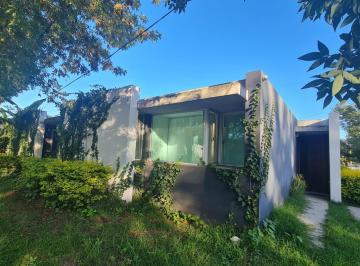 Casa · 241m² · 6 Ambientes · Venta Casa 4 Dorm. con Pileta y Jardín, Ricardone