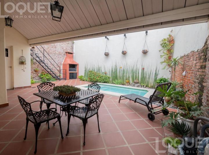 Casa · 240m² · 5 Ambientes · 1 Cochera