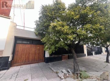 Casa · 3 Ambientes · 1 Cochera · Casa en Lomas del Mirador