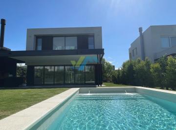Casa · 240m² · 5 Ambientes · 2 Cocheras · Casa en Venta en Castaños, Nordelta, Tigre
