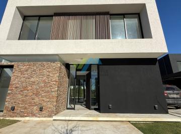 Casa · 240m² · 5 Ambientes · 2 Cocheras · Casa en Venta en Castaños, Nordelta, Tigre