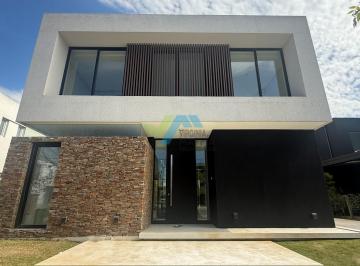 Casa · 240m² · 5 Ambientes · 2 Cocheras · Casa en Venta en Castaños, Nordelta, Tigre