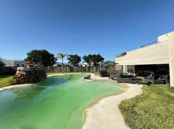 Casa · 250m² · 9 Ambientes · 2 Cocheras · Casa en Ojimoro Barrio Privado
