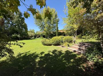Casa · 659m² · 5 Dormitorios · 2 Cocheras · Casa en B° Las Carretas