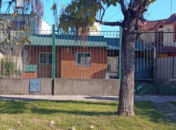 Quinta vacacional · 500m² · 3 Ambientes · 3 Cocheras · Chalet Lote 500 m² S/ Av Piovano Alquiler Moreno