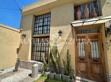 Casa · 214m² · 5 Ambientes · 2 Cocheras · Venta Casa 5 Ambientes en Villa Luzuriaga