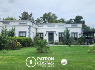 Casa · 210m² · 4 Dormitorios · 1 Cochera · Casa en Venta Santa Catalina Lujan