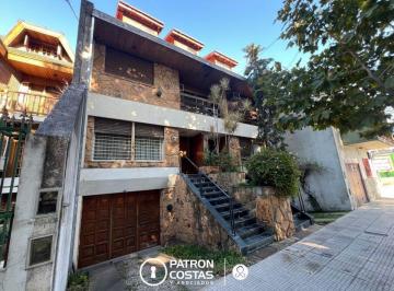 Casa · 147m² · 7 Ambientes · 2 Cocheras · Casa en Venta en Villa Devoto 5 Dorm.