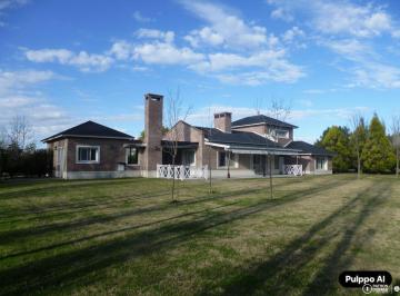 Casa · 299m² · 5 Dormitorios · 2 Cocheras · Casa en Alquiler en La Colina Villa de Campo 5 Dorm.