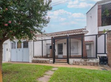Casa de 6 ambientes, Ciudad de Santa Fe · Guadalupe: Casa con Terreno de 9x 49,20