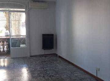 Departamento de 3 ambientes, Floresta · Hermoso 3 Ambientes - Al Frente en Floresta! Super Luminoso!