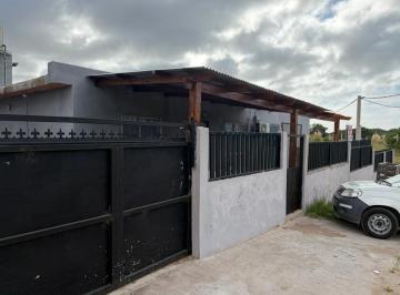Casa · 81m² · 5 Ambientes · 1 Cochera · Venta Casa 5 Ambientes La Carmencita Villa Gesell Apto Credito