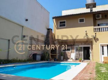 Casa · 179m² · 5 Ambientes · 2 Cocheras · Venta Casa, 5 Ambientes con Piscina + Cocheras en Lanus Oeste
