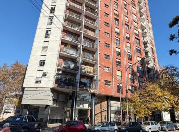 Departamento · 75m² · 4 Ambientes · 1 Cochera · Departamento Frente Al Bosque.