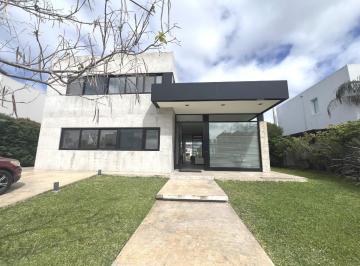 Casa · 410m² · 7 Ambientes · 3 Cocheras · Casa en Los Alisos, Nordelta.