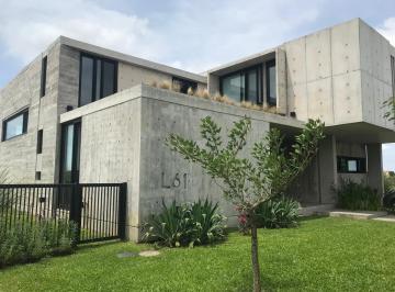 Casa · 958m² · 7 Ambientes · 2 Cocheras · Casa en Muelles