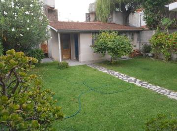 Casa de 3 ambientes, Quilmes · Casa con Jardín y 3 Dorm. en Venta en Parque Bernal