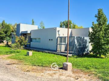 Casa · 221m² · 6 Ambientes · 2 Cocheras · Casa en Plottier