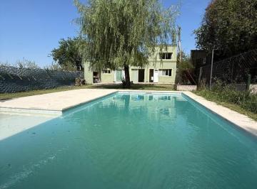 Casa · 95m² · 3 Ambientes · 2 Cocheras · Casa a Estrenar! de 2 Dormi Pileta y Parque Carmen de Areco.