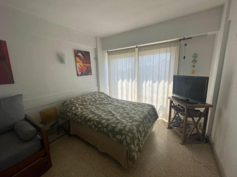 Depto 1 amb, 25m² en Plaza Colón, vista lateral al mar