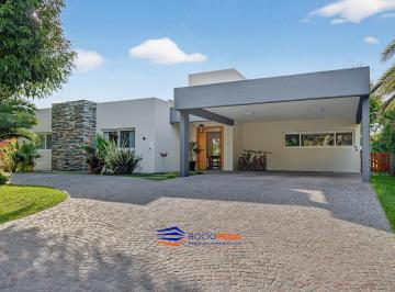 Casa · 244m² · 5 Ambientes · 4 Cocheras · Casa en Venta en Los Puentes, Luján