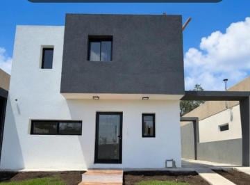 Casa · 173m² · 5 Ambientes · 2 Cocheras · Casa en Venta a Estrenar Apta Crédito
