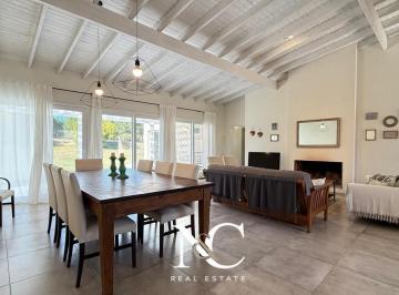 Casa · 160m² · 4 Ambientes · Casa en Venta en Costa Esmeralda Al Golf