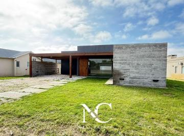 Casa · 190m² · 5 Ambientes · 1 Cochera · Casa en en Venta en Costa Esmeralda Deportivo